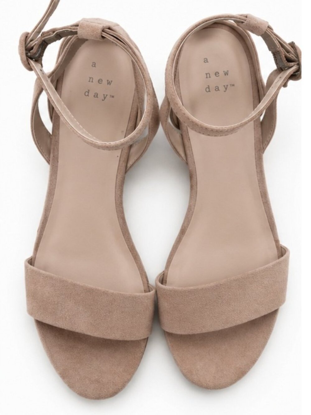 A NEW DAY WOMENS ANKLE STRAP LOW HEEL SANDAL SZ 7,5 NEW